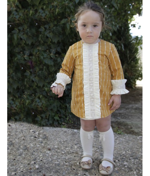 Vestido niña mostaza con puntilla